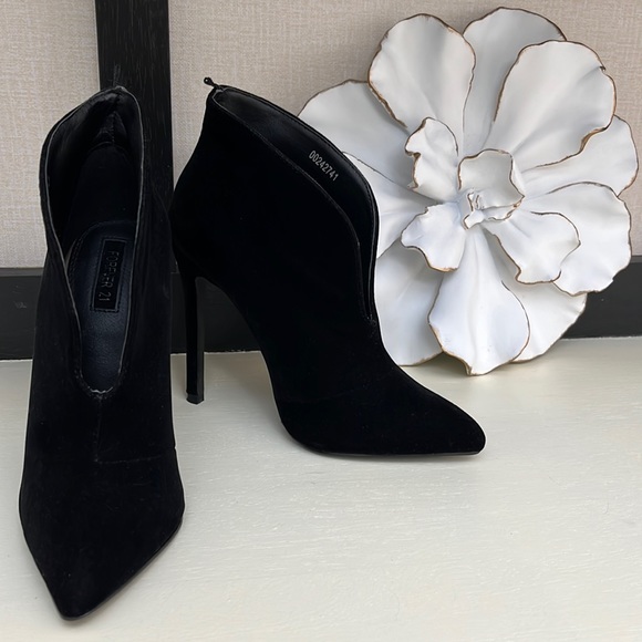 Velvet Black Heels from FOREVER21 - Picture 1 of 4